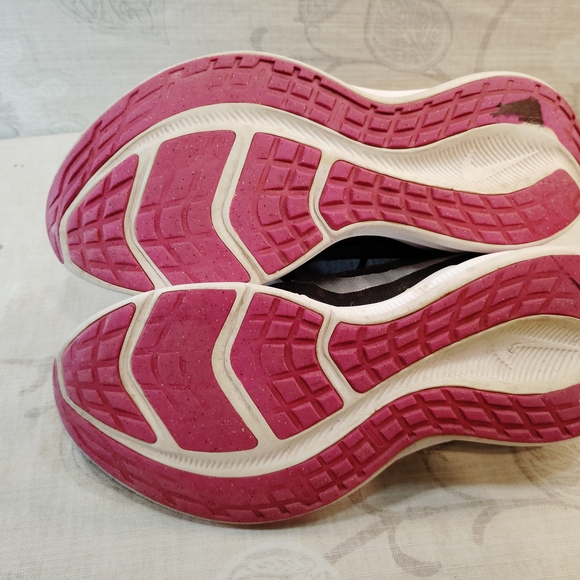 Nike Women's Black and Pink 🩷  Sneakers - Picture 8 of 10